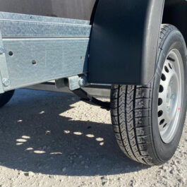 Remolque Martz Holz 230 x 126 cm 500/750 KG PTAC + portaescaleras y ballestas